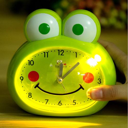 đồng hồ báo thức đầu ếch