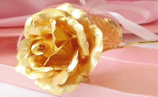 hoa hồng mạ vàng 24k