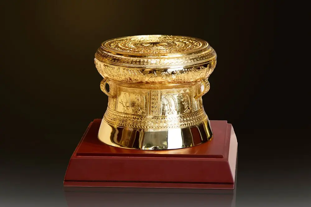 quà tặng trống đồng mạ vàng