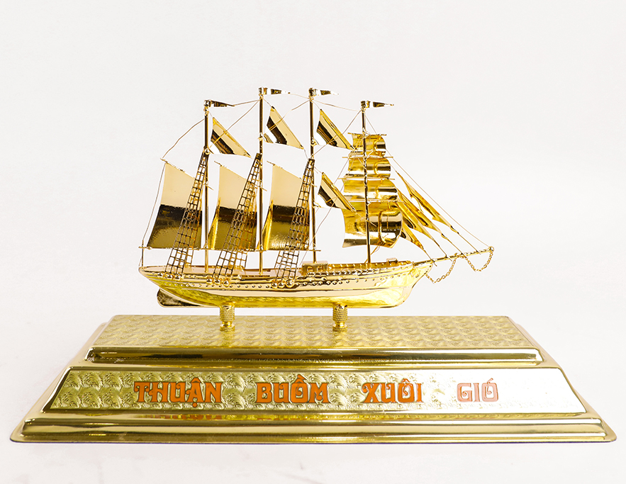 Thuyền Buồm Mạ Vàng 24K
